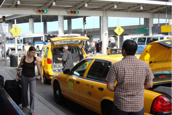 Bạn Có Nên Chọn Dịch Vụ Taxi Sân Bay Tại Khách Sạn Mới 6 Có nên sử dụng dịch vụ taxi sân bay tại khách sạn không?