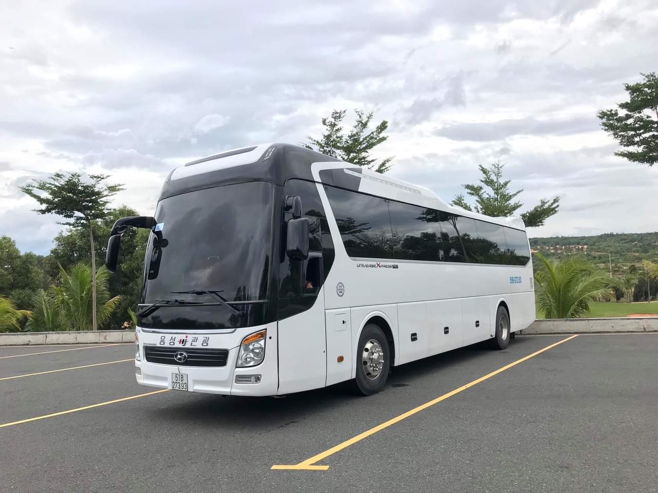 Bảng Giá [2024] Thuê Xe 45 Chỗ TPHCM Xe Universe